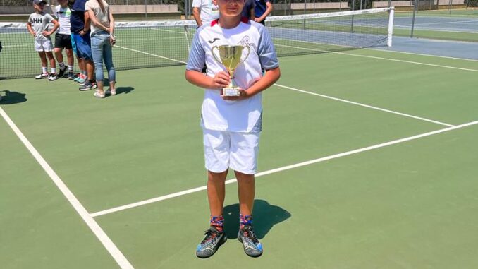 El-caudetano-Hugo-Hernandez-Huesca-se-proclama-campeon-en-el-Campeonato-de-Tenis-por-Equipos