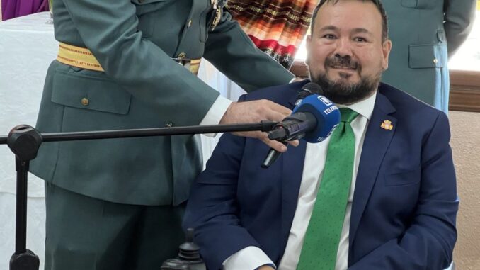 Amores-se-compromete-a-seguir-trabajando-para-que-el-cuartel-de-la-Guardia-Civil-de-La-Roda-sea-puesto-principal
