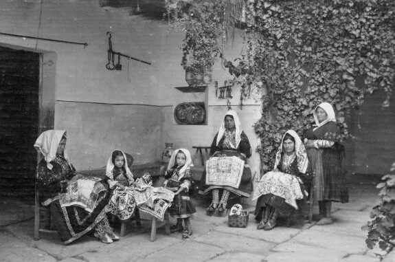 El-Gobierno-regional-rinde-homenaje-a-los-artesanos-con-una-exposicion-virtual-que-recorre-su-historia-a-traves-de-una-retrospectiva-fotografica
