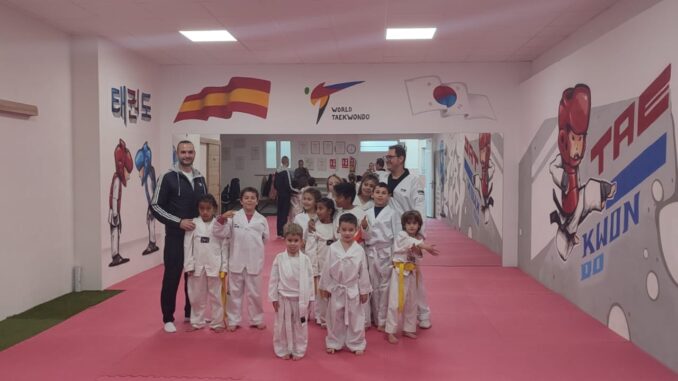 CaudeteEMPRENDE-Vicente-Penades-abre-el-centro-Taekwondo-Caudete