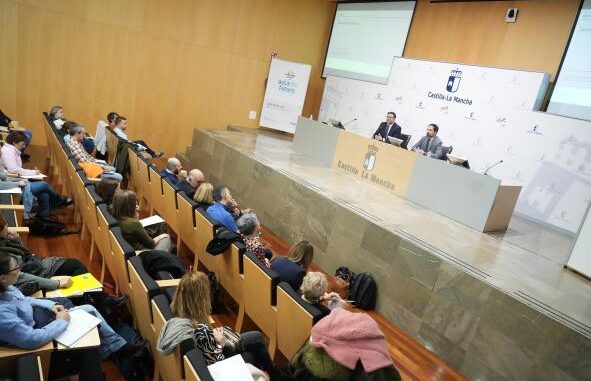 El-Gobierno-regional-llevara-a-las-cinco-provincias-las-jornadas-‘Aula-del-futuro-ante-la-importante-afluencia-de-asistentes-en-las-celebradas-en-Toledo