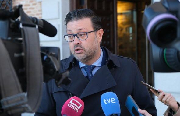Castilla-La-Mancha-tiende-la-mano-al-Ministerio-para-prohibir-el-uso-de-los-telefonos-moviles-en-las-aulas-de-Infantil-y-Primaria-y-regularlo-en-Secundaria