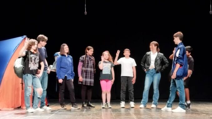 Estreno-Triunfal-Acampada-la-debutante-obra-de-teatro-de-la-joven-compania