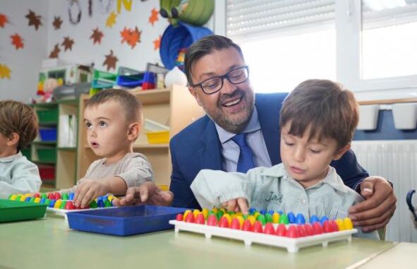 Articulo-de-opinion-del-consejero-con-motivo-del-Dia-Internacional-del-Docente-Formar-con-corazon