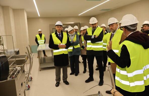 El-Hospital-Universitario-de-Cuenca-dispone-de-una-central-de-esterilizacion-a-la-vanguardia-tecnologica-totalmente-automatizada-y-robotizada