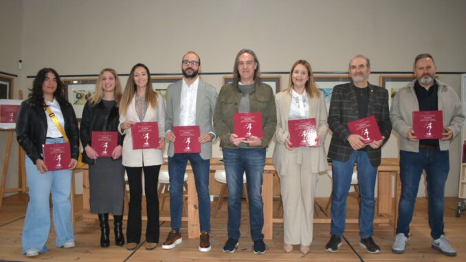Valera-subraya-que-la-Cueva-de-la-Vieja-en-Alpera-es-un-simbolo-de-identidad-y-un-gran-orgullo-durante-la-presentacion-de-una-publicacion-del-IEA-en-torno-al-arte-rupestre-en-la-localidad