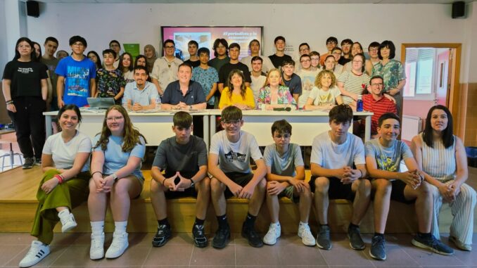 El-Gobierno-de-Cabanero-refuerza-su-alianza-con-la-APAB-para-combatir-los-bulos-desde-la-educacion-en-las-aulas-1