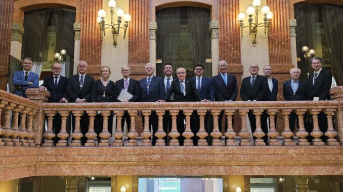 Enrique-Moreno-Gonzalez-ya-es-Academico-de-Honor-de-la-Real-Academia-de-Medicina-de-C-LM-en-un-acto-celebrado-en-Albacete-con-participacion-del-presidente-provincial