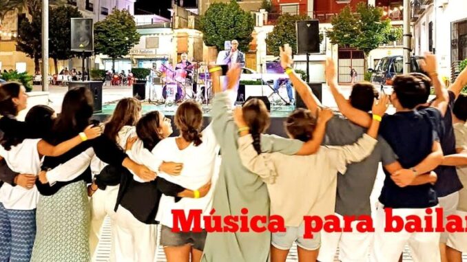 Actuaciones-de-Orquestas-Locales-en-el-Paseo-Luis-Golf