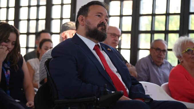 Amores-anuncia-una-escultura-para-homenajear-a-Manuel-Blanco