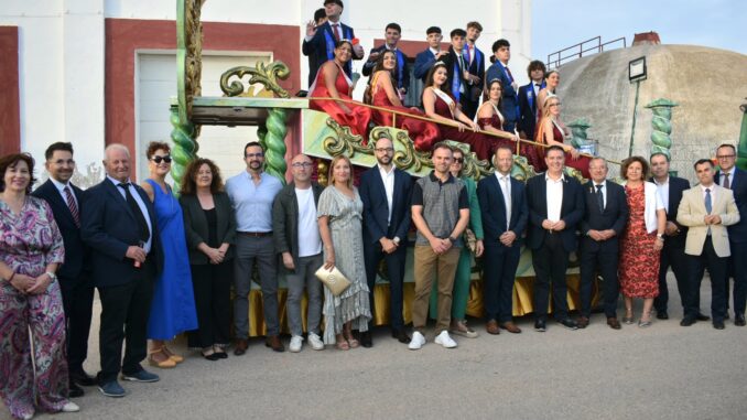 Cabanero-encabeza-la-representacion-de-la-Diputacion-en-la-cabalgata-de-Alborea-y-subraya-el-papel-de-las-fiestas-populares-como-motor-de-cohesion-social-y-dinamizacion-del-medio-rural
