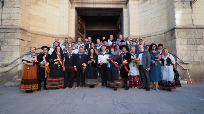 La-Ofrenda-de-Flores-vuelve-a-congregar-a-miles-de-personas-en-una-de-las-citas-mas-multitudinarias-y-especiales-de-la-Feria-de-Albacete