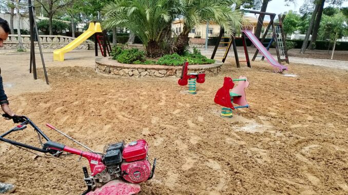 Actuaciones-de-mejora-y-mantenimiento-en-las-areas-de-juegos-infantiles-de-Caudete