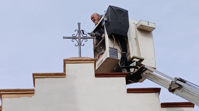 Se-rehabilita-el-exterior-de-la-capilla-del-cementerio