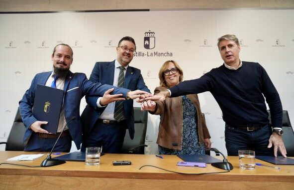 Castilla-La-Mancha-firma-un-convenio-con-las-federaciones-regionales-de-Folclore-y-bandas-de-musica-en-apoyo-a-la-Cultura-como-sena-de-identidad