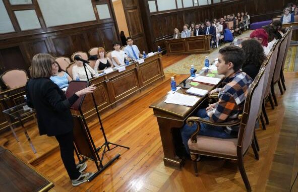 El-Gobierno-regional-pone-en-marcha-la-I-Liga-Regional-de-Debate-Escolar-2025-2026