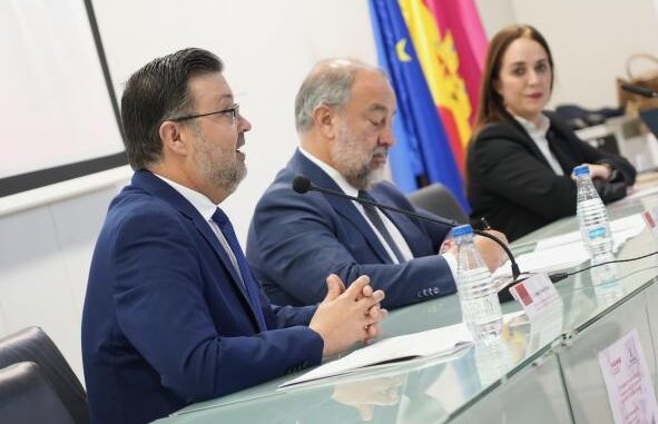 El-Gobierno-regional-invita-a-los-jovenes-de-Castilla-La-Mancha-a-estudiar-en-la-UCLM-por-las-facilidades-que-ofrece-y-su-amplia-oferta-formativa