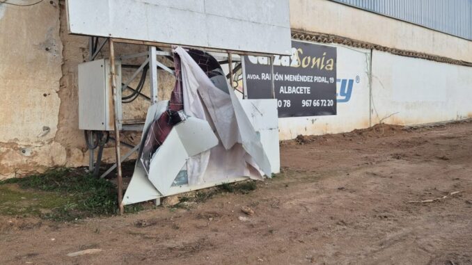 El-temporal-causa-danos-en-instalaciones-municipales-y-obliga-a-multiples-intervenciones-de-los-servicios-de-emergencia-en-La-Roda