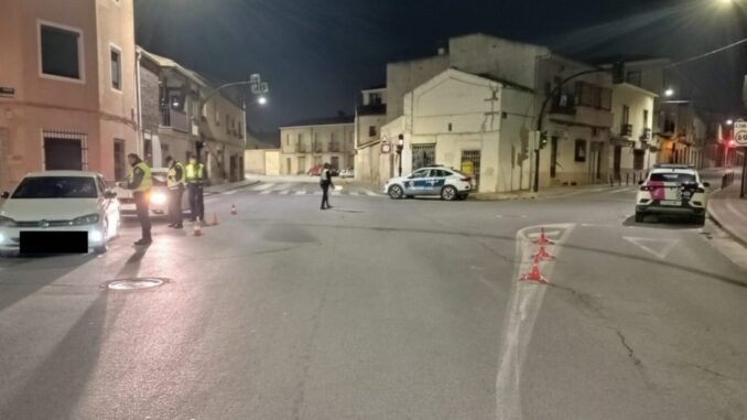 La-Policia-Local-de-La-Roda-refuerza-la-seguridad-vial-con-un-control-preventivo-de-trafico