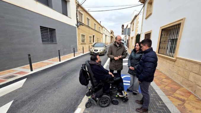 La-Diputacion-de-Albacete-respalda-la-mejora-urbana-de-La-Roda-con-la-finalizacion-de-la-calle-Carlos-III