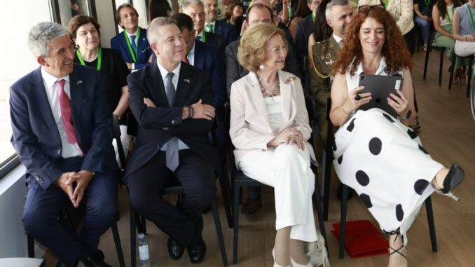 La-Reina-Dona-Sofia-inaugura-en-La-Roda-el-III-Congreso-Internacional-de-ELA-‘Manolo-Barros