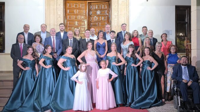 Barrax-arranca-sus-fiestas-de-San-Roque-con-el-Toro-de-Fuego-Carmen-Quintanilla-como-pregonera-y-el-respaldo-institucional-del-presidente-de-la-Diputacion