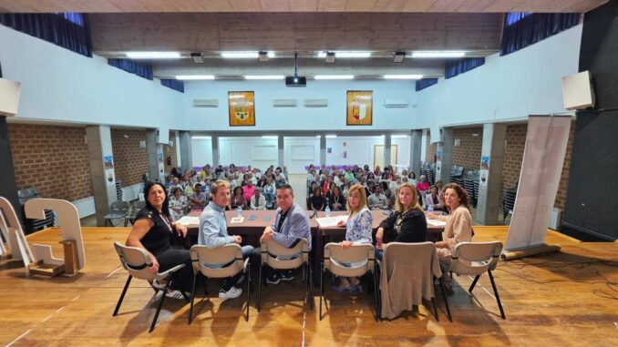 Cabanero-defiende-oportunidades-reales-para-que-las-mujeres-puedan-ser-lo-que-quieran-sin-abandonar-sus-pueblos